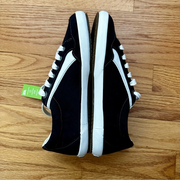 NWOB Taos Shooting Star | 7.5 Wide | Black/White Distressed - Picture 10 of 14